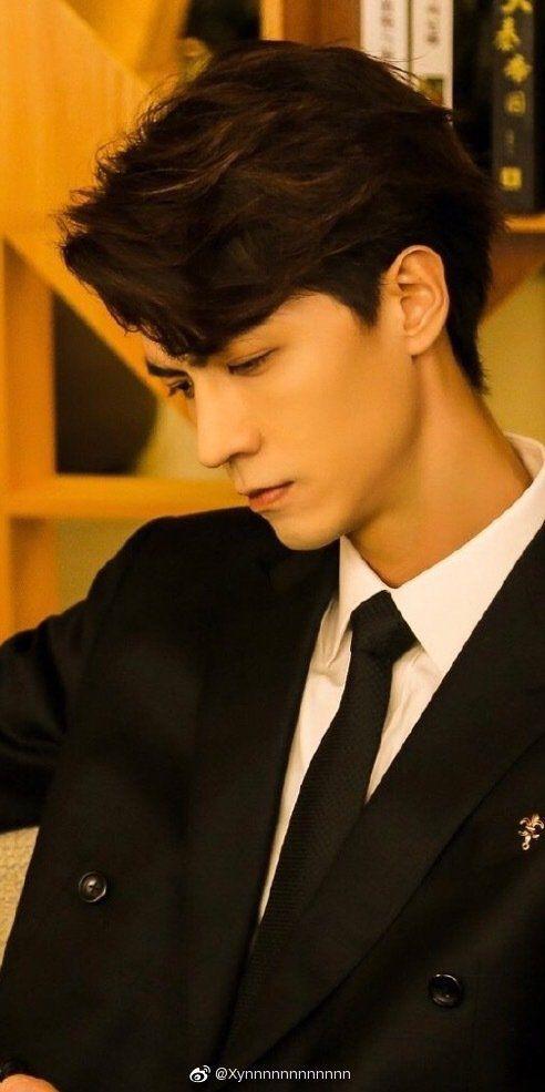娱乐圈爆料明星小说男主,揭秘小说男主的璀璨人生