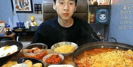 天津配餐爆料小伙视频播放,视频播放量惊人，揭秘后厨日常