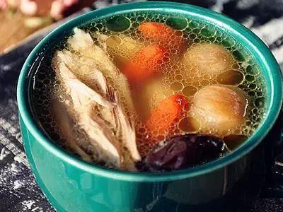 老母鸡炖汤爆料视频,一招解锁美味佳肴