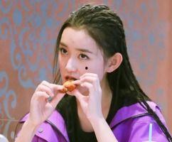 爆料蒋依依工作室视频在线观看,在线观看引发热议