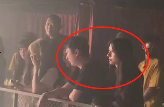 网红大鹅吃瓜视频下载,揭秘网络红人的魅力瞬间