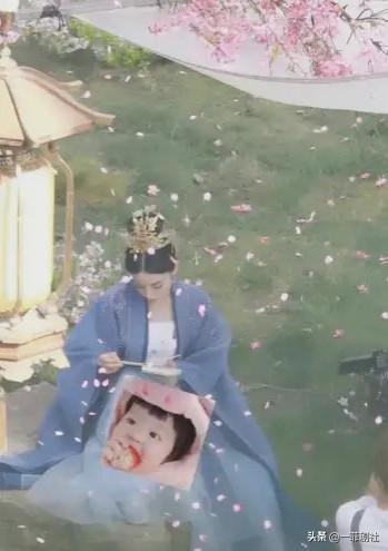 娱乐圈爆料女的戴口罩,神秘女子戴口罩现身，身份之谜引热议